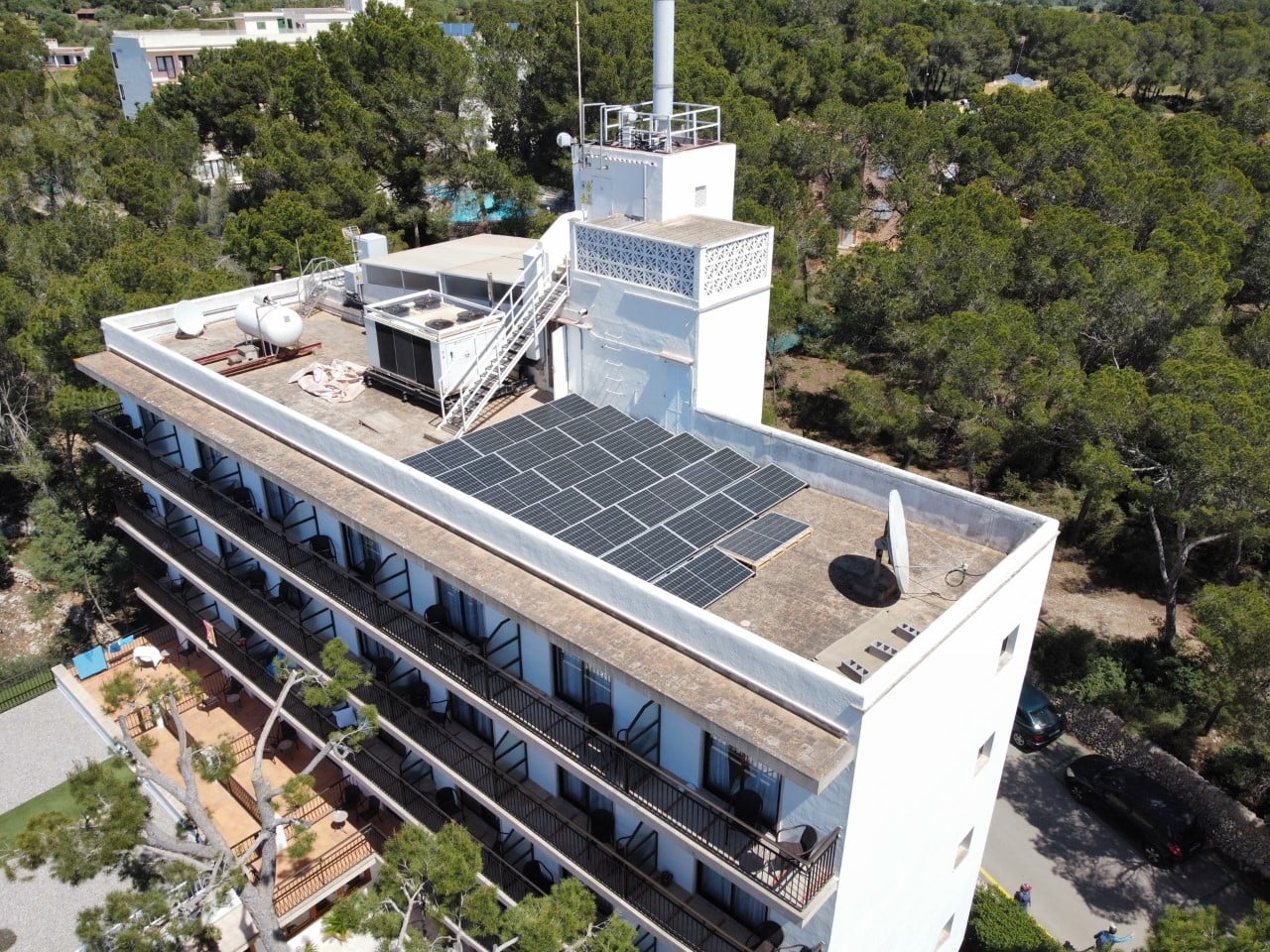 Proyecto Autoconsumo Fotovoltaico Naturelek: Hotel Playa Mondragó